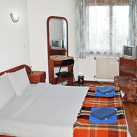 Family Hotel Zora София Экстерьер фото