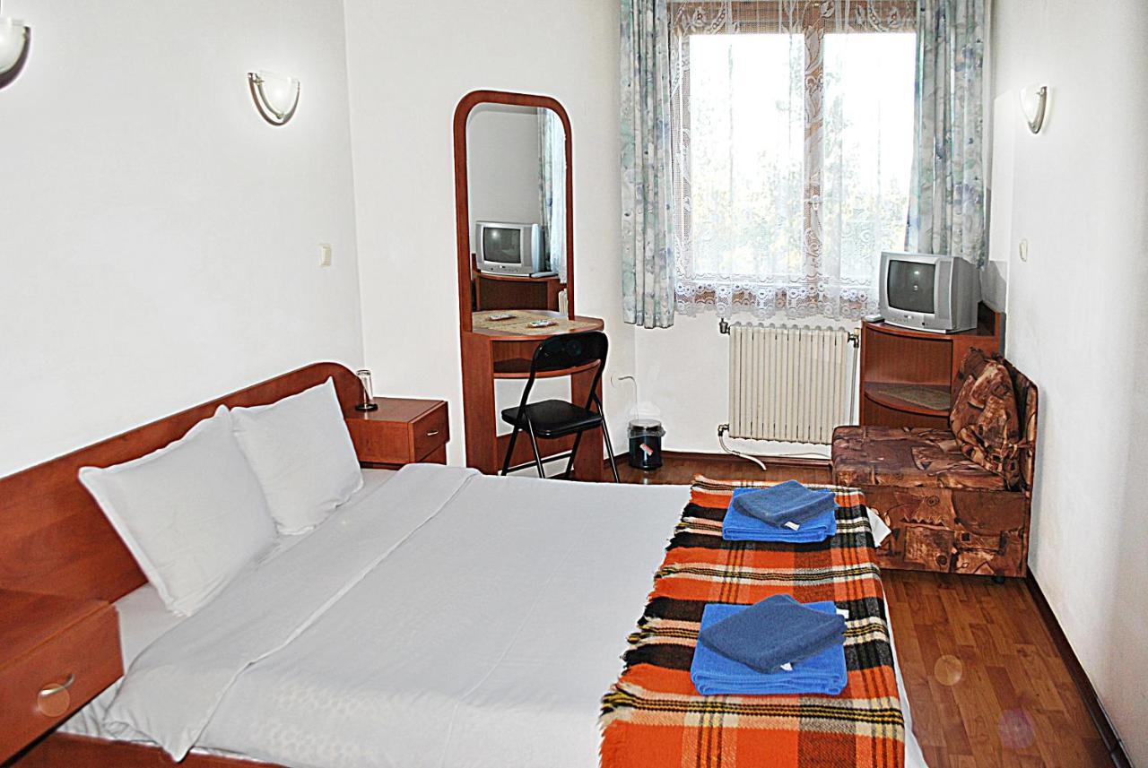 Family Hotel Zora София Экстерьер фото