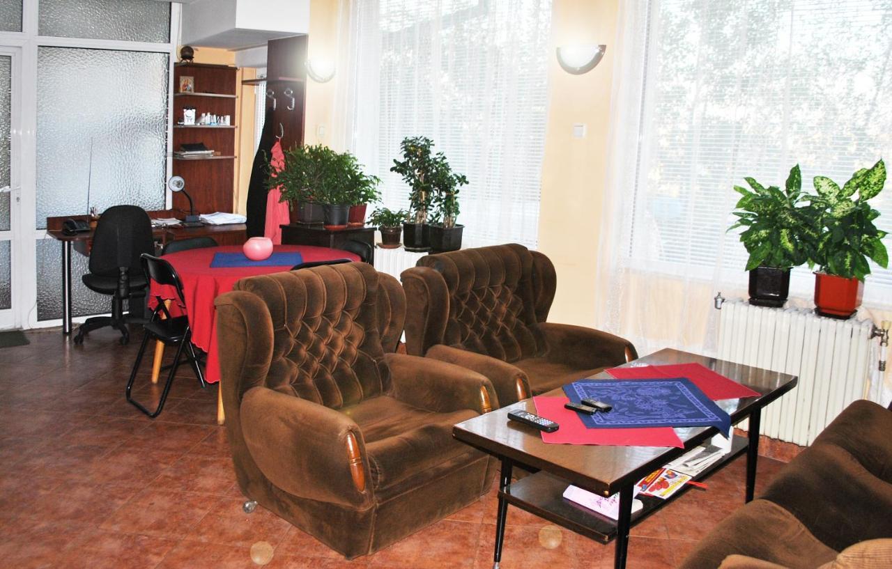 Family Hotel Zora София Экстерьер фото