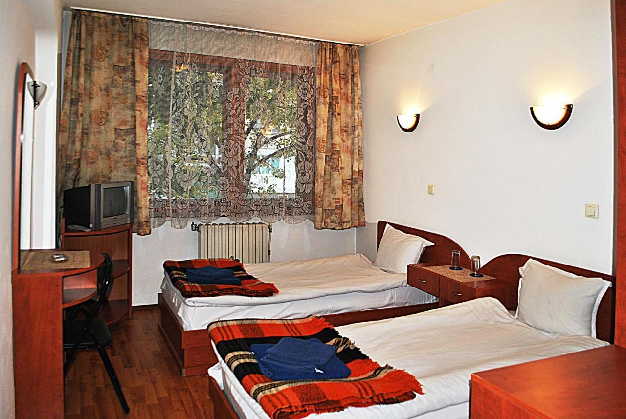 Family Hotel Zora София Экстерьер фото