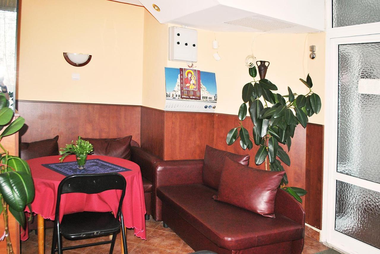 Family Hotel Zora София Экстерьер фото