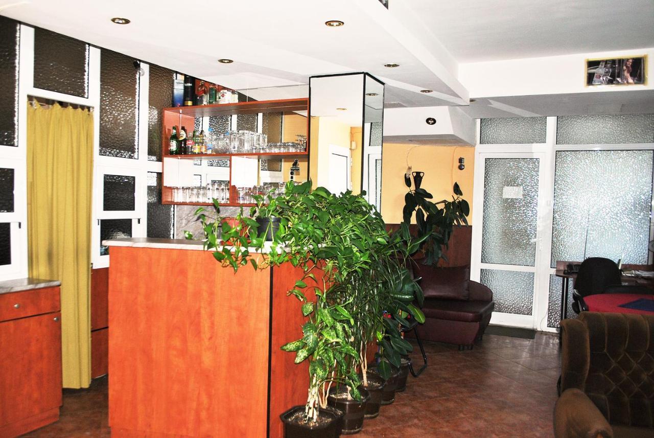 Family Hotel Zora София Экстерьер фото